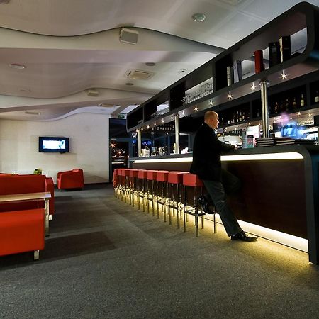 Hotel Poznanski A2 Любонь Экстерьер фото